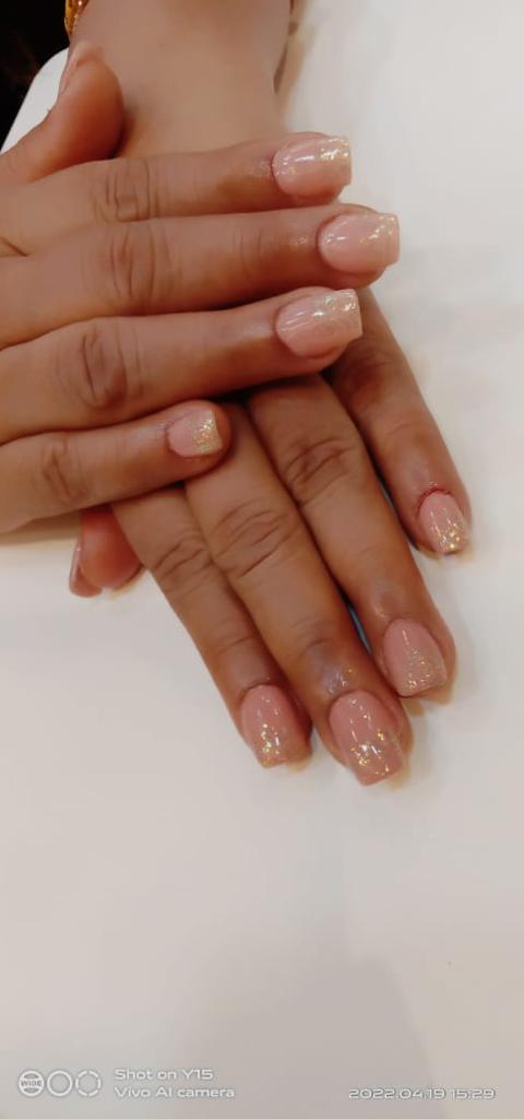 nail lounge, nail salon in Varanasi, India, photo 4 of 10